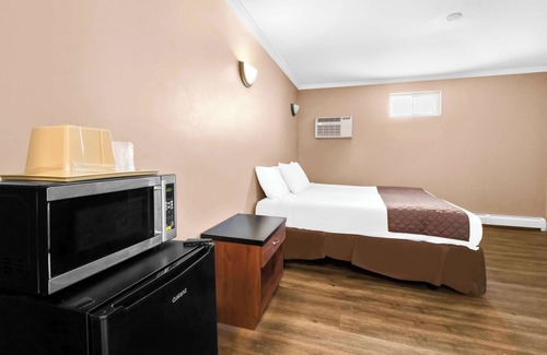 Avenel Hotel | Americas Best Value Inn Avenel Woodbridge