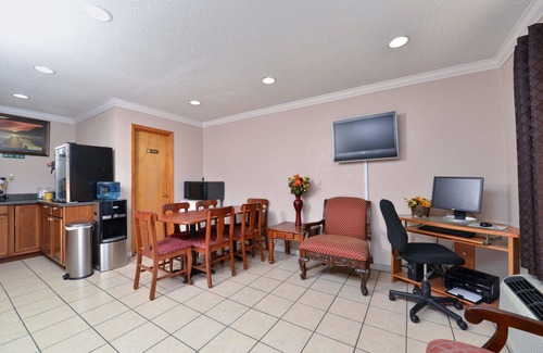 Indianola Hotel | Americas Best Value Inn Indianola
