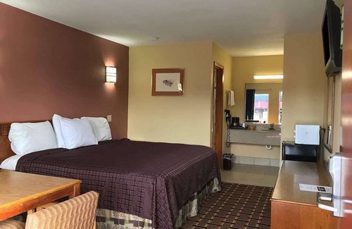 Indianola Hotel | Americas Best Value Inn Indianola