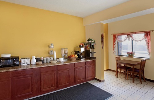 Livonia Hotel | Americas Best Value Inn Livonia Detroit