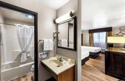 Harvey Hotel | Americas Best Value Inn Marquette