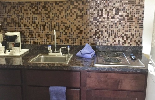 Romulus Hotel | Americas Best Value Inn Romulus Detroit Airport