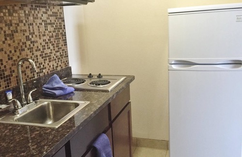 Romulus Hotel | Americas Best Value Inn Romulus Detroit Airport