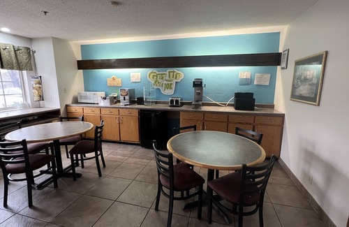 Jackson Hotel | Americas Best Value Inn & Suites Jackson, TN