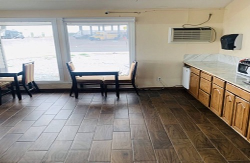 Elm Creek Hotel | Americas Best Value Inn Elm Creek