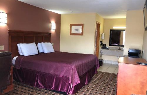Indianola Hotel | Americas Best Value Inn-Indianola