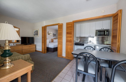Lake George Hotel | Americas Best Value Inn & Suites Lake George