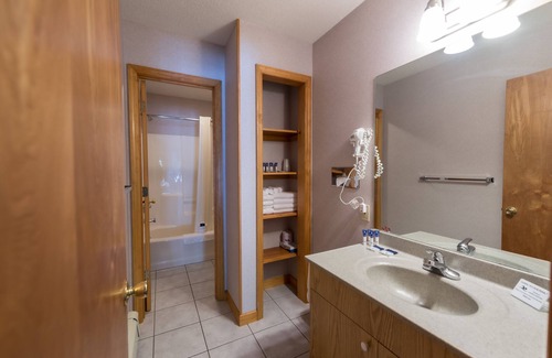 Lake George Hotel | Americas Best Value Inn & Suites Lake George