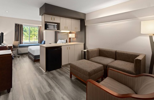 Mount Pleasant Hotel | Americas Best Value Inn & Suites Racine