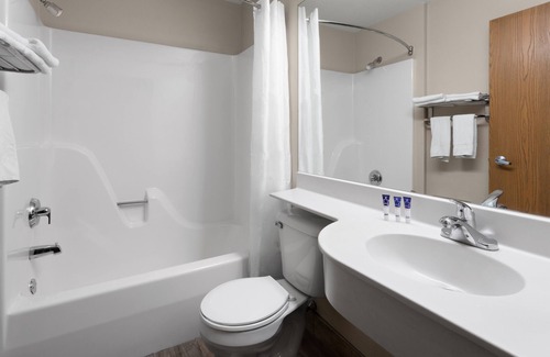 Mount Pleasant Hotel | Americas Best Value Inn & Suites Racine