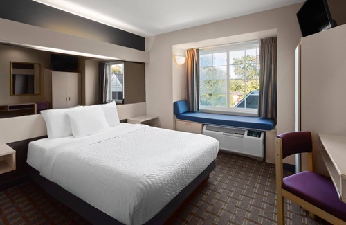 Mount Pleasant Hotel | Americas Best Value Inn & Suites Racine