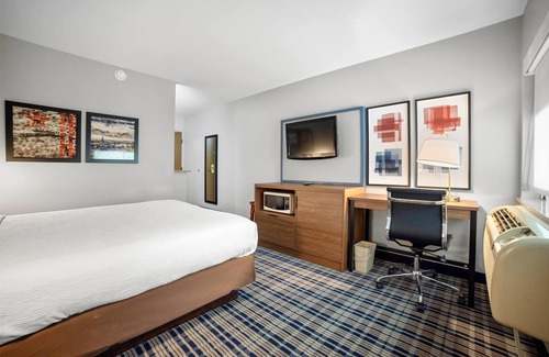 Beloit Hotel | AmericInn by Wyndham Beloit