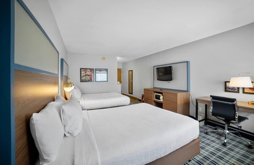 Beloit Hotel | AmericInn by Wyndham Beloit