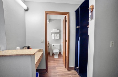 Beloit Hotel | AmericInn by Wyndham Beloit