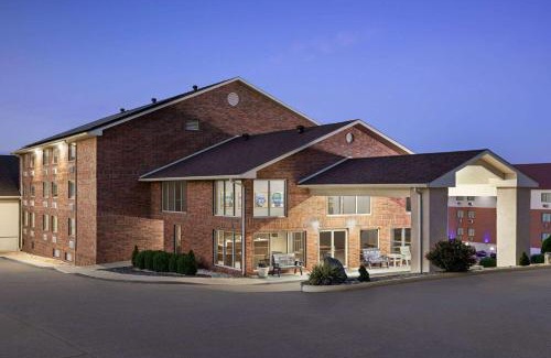 Branson Theater District Hotel | AmericInn by Wyndham Branson & Conference Center