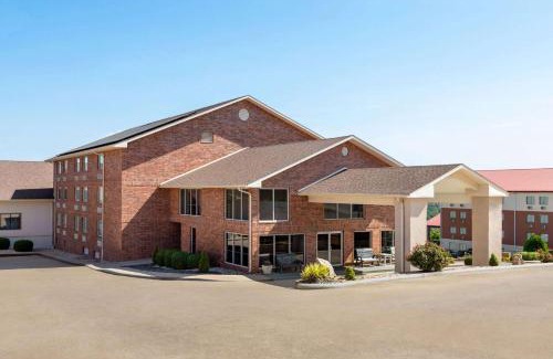 Branson Theater District Hotel | AmericInn by Wyndham Branson & Conference Center