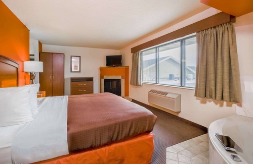 Chamberlain Hotel | AmericInn by Wyndham Chamberlain - Conference Center