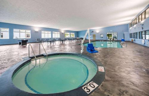 Ashwaubenon Hotel | AmericInn by Wyndham Green Bay Near Stadium