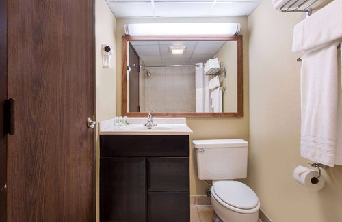Janesville Hotel | AmericInn by Wyndham Janesville