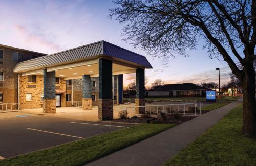 Madison Hotel | AmericInn by Wyndham Madison WI