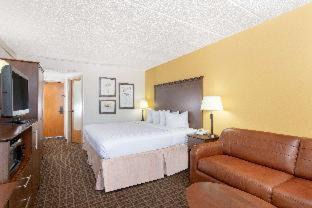 Madison Hotel | AmericInn by Wyndham Madison West