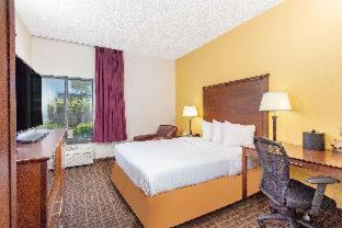 Madison Hotel | AmericInn by Wyndham Madison West