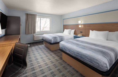 Au Sable Hotel | AmericInn by Wyndham Oscoda Near AuSable River