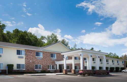 Petoskey Hotel | AmericInn by Wyndham Petoskey