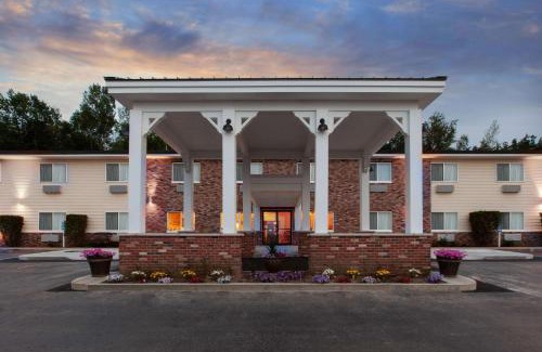 Petoskey Hotel | AmericInn by Wyndham Petoskey