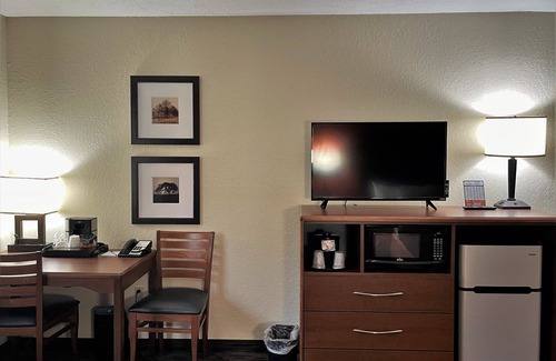 Petoskey Hotel | AmericInn by Wyndham Petoskey