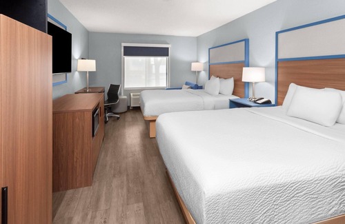 Reedsburg Hotel | AmericInn by Wyndham Reedsburg