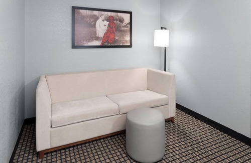 Reedsburg Hotel | AmericInn by Wyndham Reedsburg