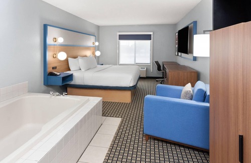 Reedsburg Hotel | AmericInn by Wyndham Reedsburg
