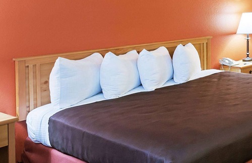 Sturgeon Bay Hotel | AmericInn by Wyndham Sturgeon Bay