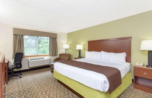 Sheboygan Hotel | AmericInn by Wyndham Sheboygan