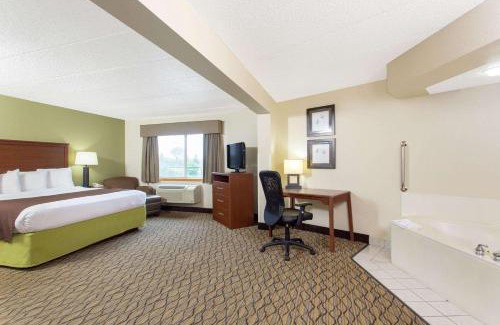 Sheboygan Hotel | AmericInn by Wyndham Sheboygan