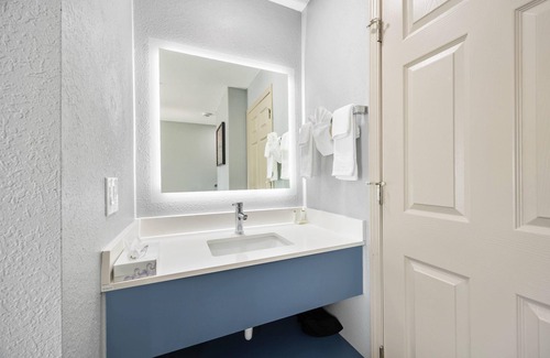 Urbana Hotel | AmericInn by Wyndham Urbana/Champaign University Area