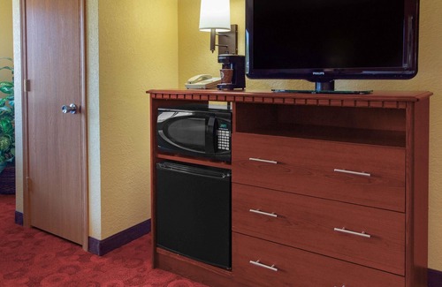 West Bend Hotel | AmericInn by Wyndham West Bend