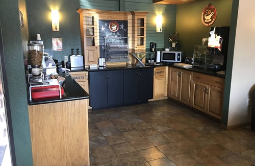 West Bend Hotel | AmericInn by Wyndham West Bend
