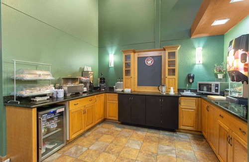 West Bend Hotel | AmericInn by Wyndham West Bend
