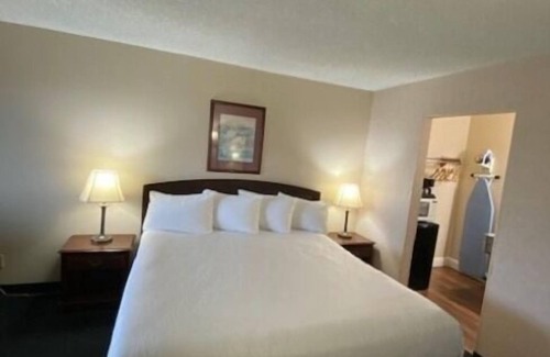 Brookings Hotel | AmeriCoast Inn