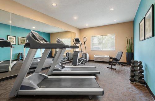 Grand Forks Hotel | Amerivu Inn and Suites