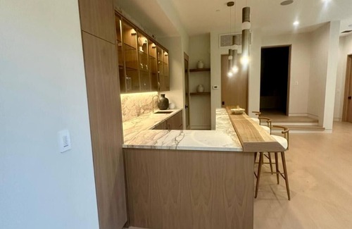 Encino House | Amestoy Modern: Stunning 4BR Estate with Theater & Gym
