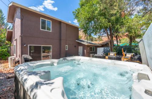 West Sedona House | Amethyst Retreat. Back Yard with Hot Tub & Views!