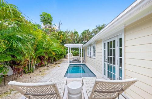 Holmes Beach House | AMI Beachside Bungalow