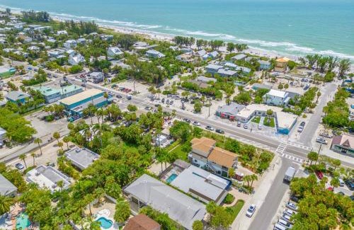 Anna Maria House | Ami Du Soleil Steps To The Beach, Heated Pool