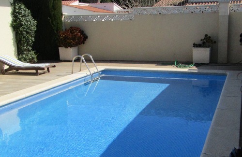 L'Escala House | Amina house with private swimming pool not overlooked, free WIFI internet.