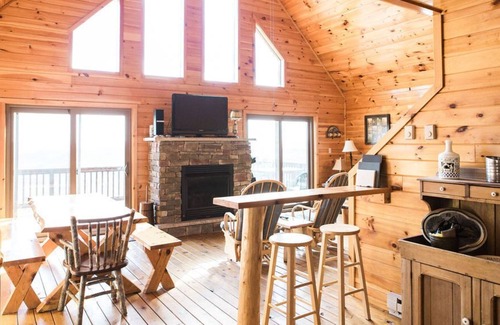Hickory Hills Ski Chalet | Amish-built Chalet In Skiing/Rafting/Biking Area 50-Mile View- 4 mi to gorge