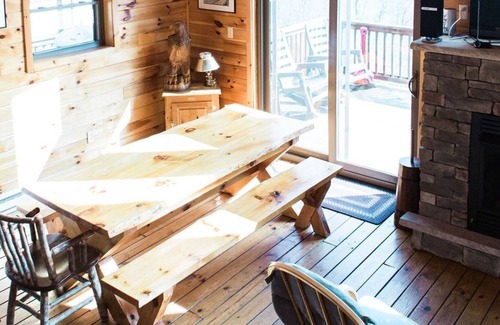 Hickory Hills Ski Chalet | Amish-built Chalet In Skiing/Rafting/Biking Area 50-Mile View- 4 mi to gorge