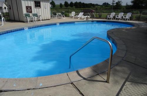 Bird In Hand Hotel | Amish Country Motel